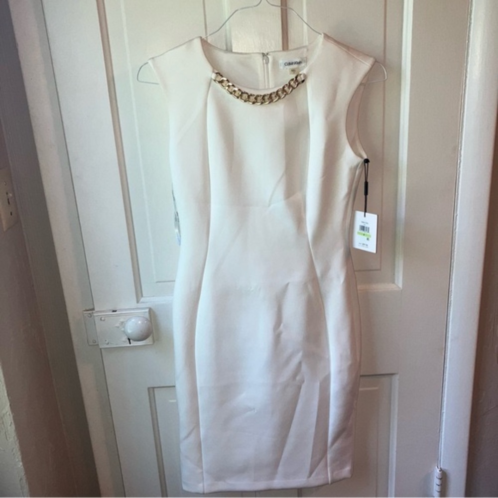 ⭐️NWT⭐️ Calvin Klein White Sheath Dress w/ Gold Chain